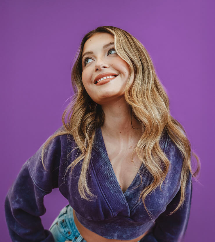 Image cover for a Alcôve Hair blog article on violet, purple and blue shampoo