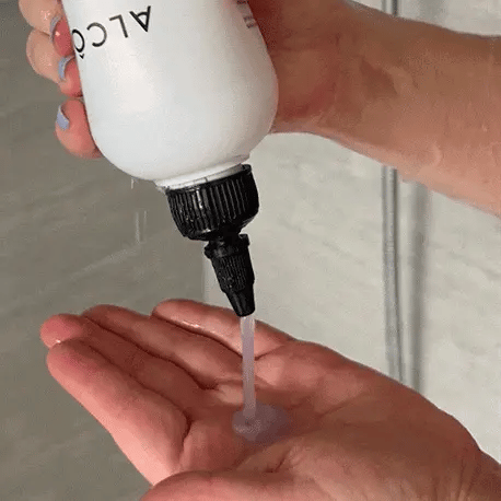 Person using the Alcôve Mini Hydrating Shampoo Travel Size into their palm.