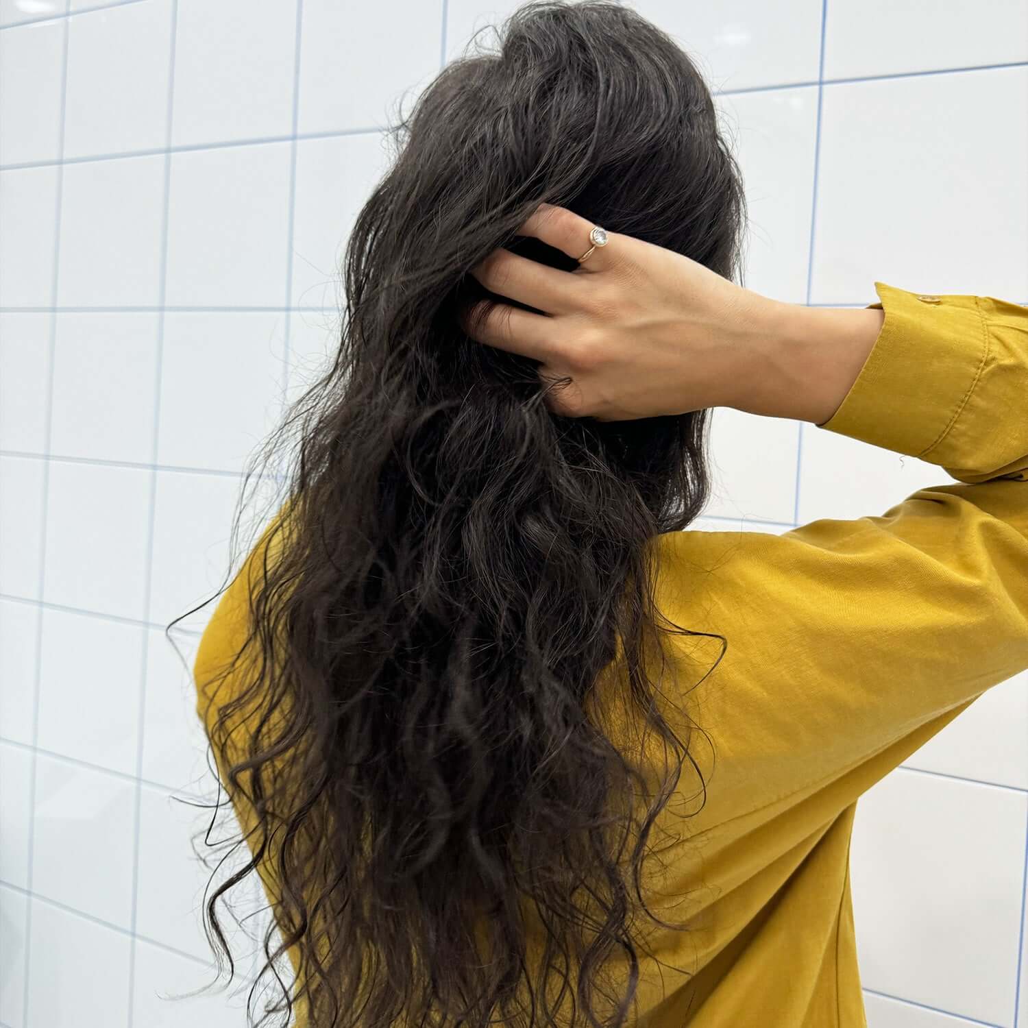 An example of what hair could look like if someone uses the best selling Alcôve Hair Curl Activator