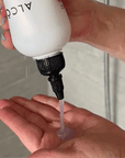 Video showing someone pour the Alcôve shampoo in their palm