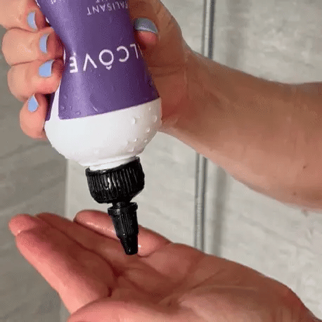 Gif Showing someone pour the Alcove Hydrating Conditioner in their palm