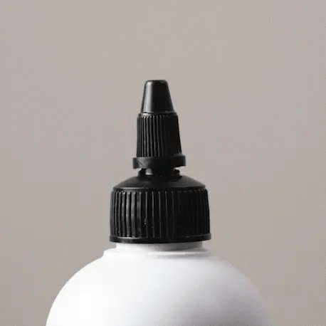 Video showing the texture of the Alcôve Hair Hydrating Shampoo