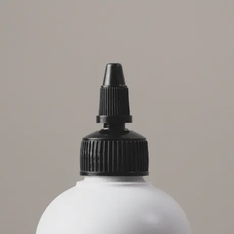 Video showing the texture of the Alcôve Hair Volumizing Shampoo and Conditioner