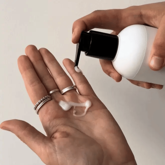 Gif of someone using the Alcove Hair Styling Cream 250 ml